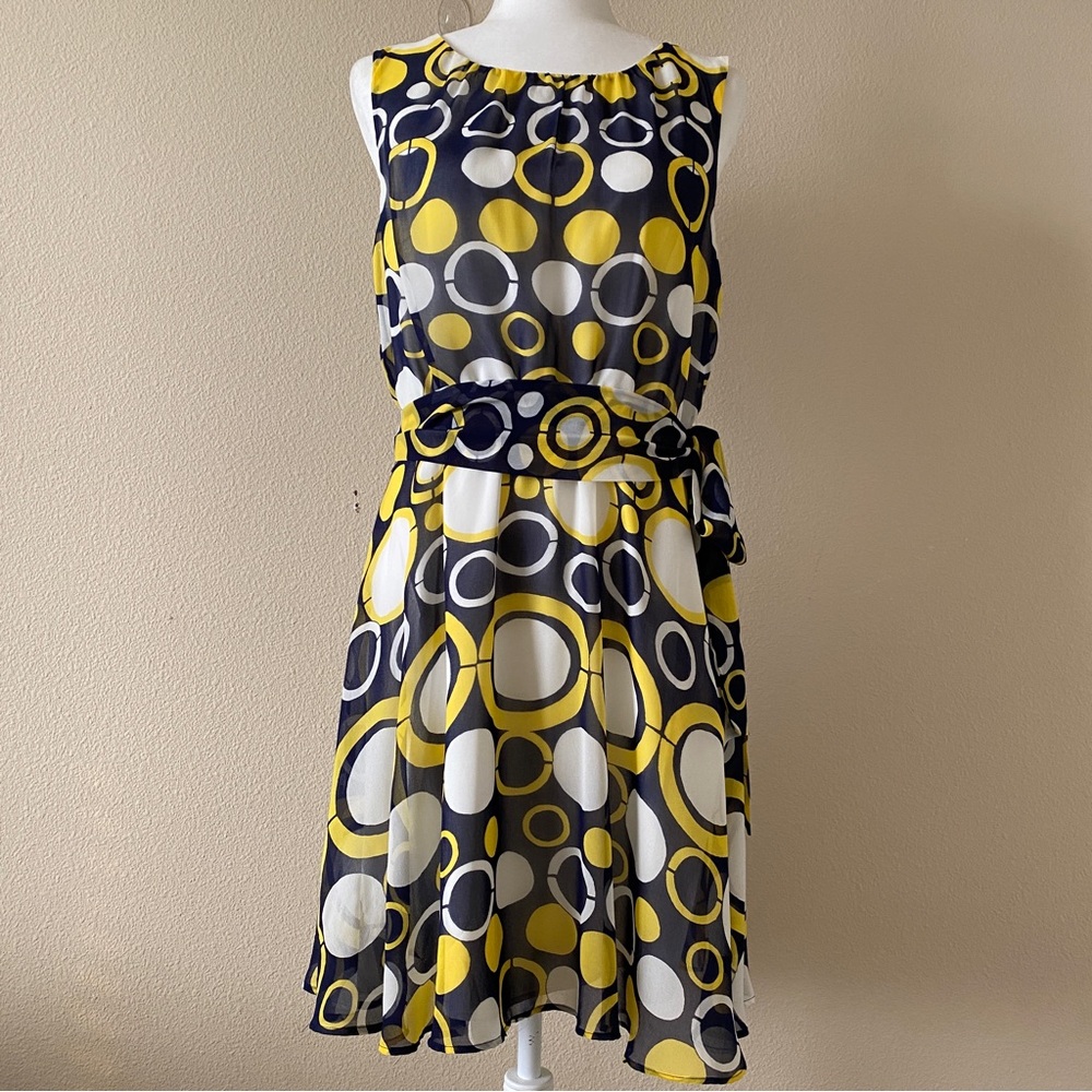 PREOWNED BANANA REPUBLIC GEO PRINT  BELTED DRESS SIZE 10P